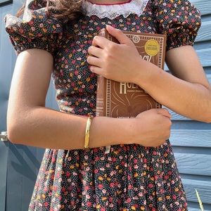 Machine sewn vintage cottagecore midi a-line circle dress has white lace collar
